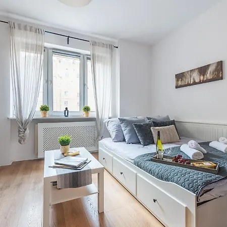 Marszalkowska 83 - Bezplatny Parking - Free Parking - W Pelni Wyposazona Kuchnia - 500m Do Dworca Centralnego - Okna Od Strony Dziedzinca - Wifi - Smart Tv Varsovia